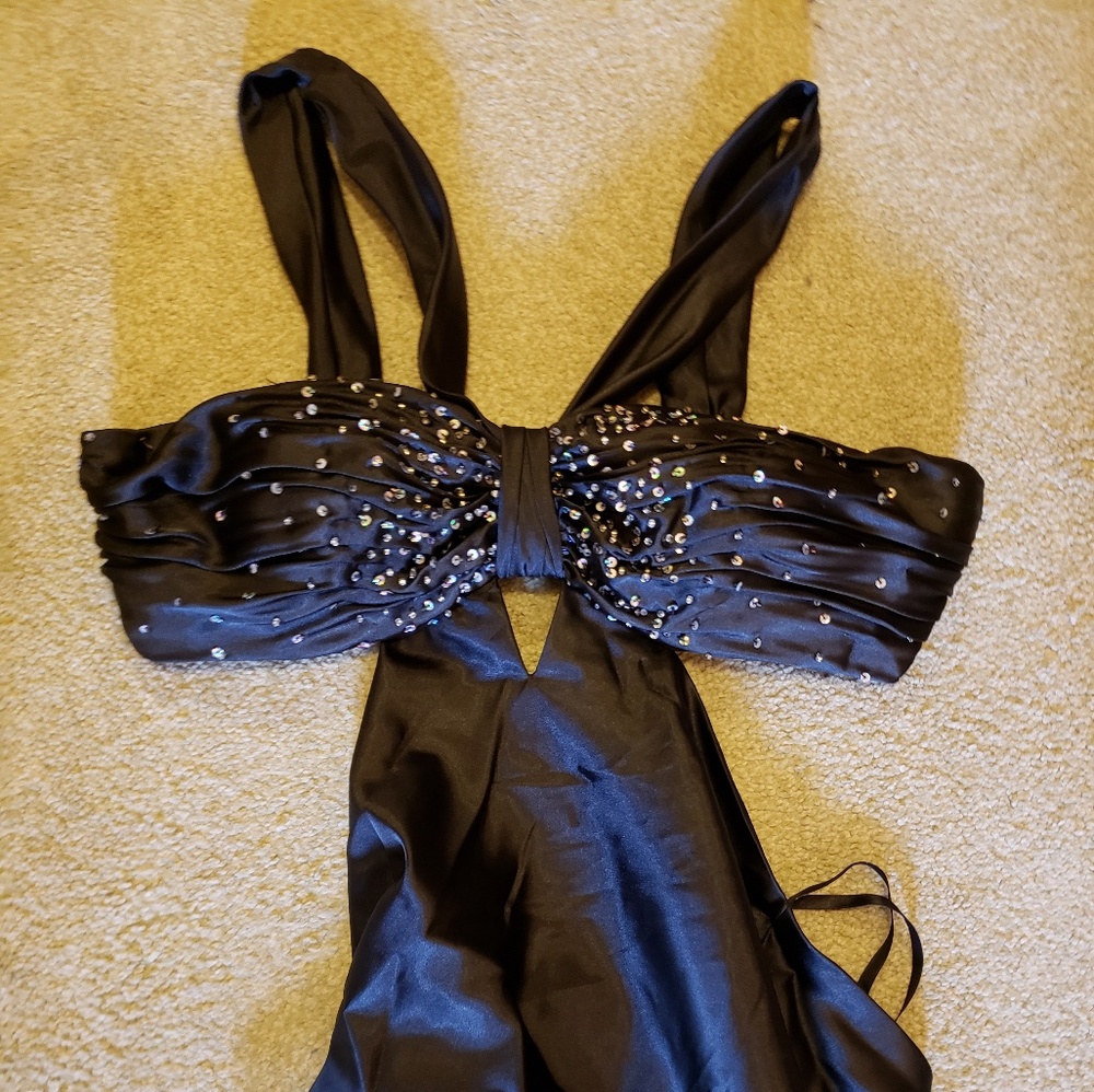 Prom dresse - Picture 2 of 4
